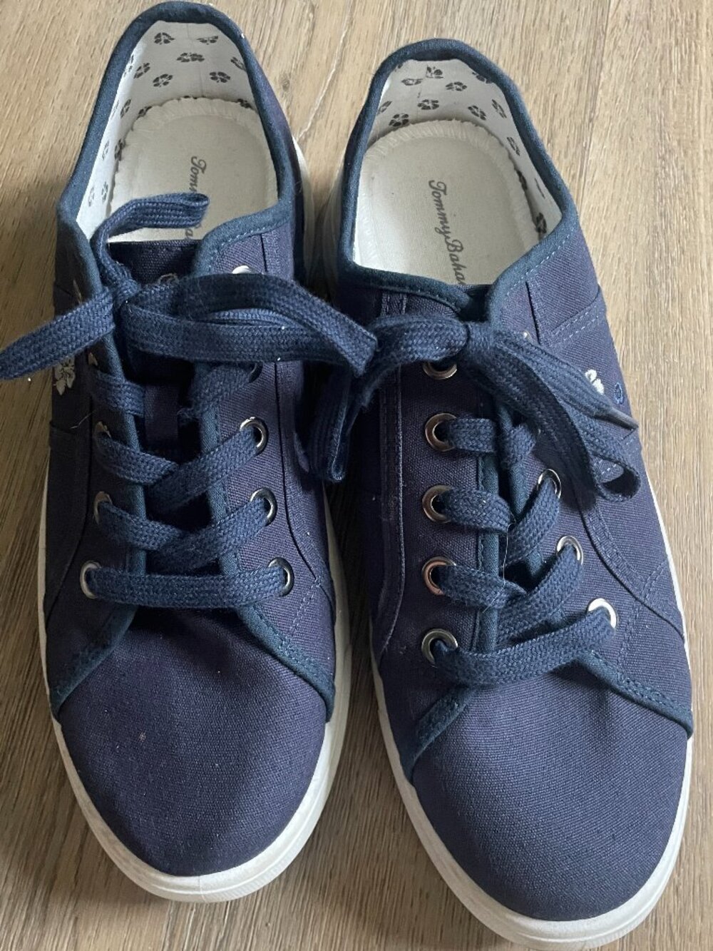 Tommy Bahama Canvas Sneaker Shoes 8.5 Navy / White Outdoor Casual!
